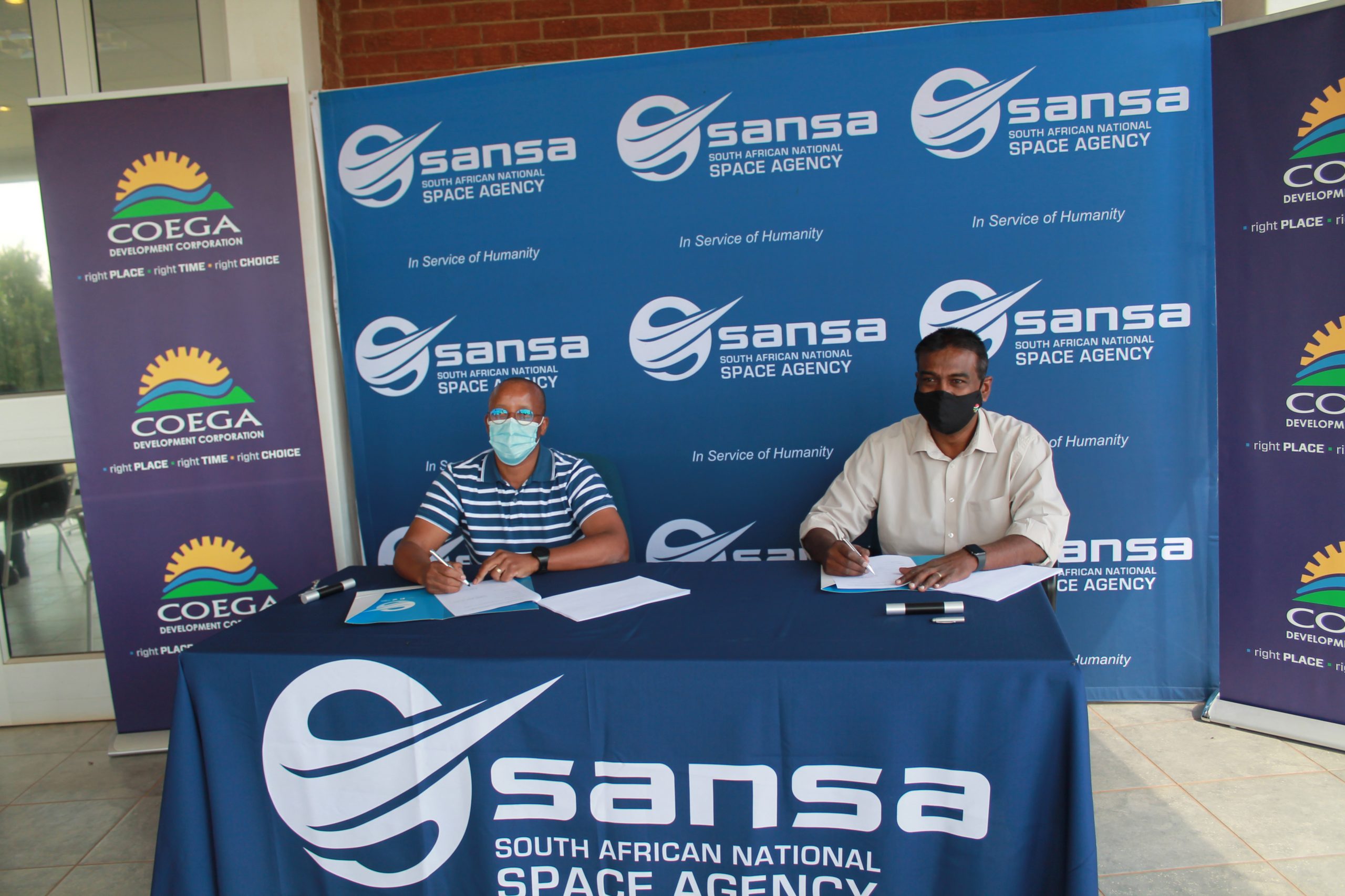 CEO's from CDC and SANSA sign MoU